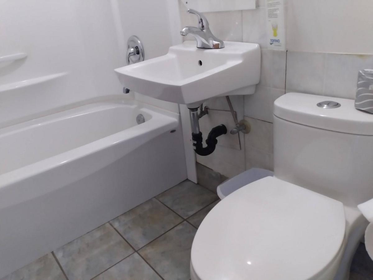 Dolphin Motel Тофино Екстериор снимка