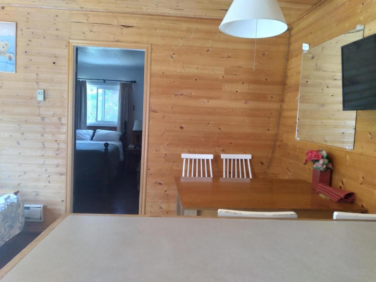 Dolphin Motel Тофино Екстериор снимка