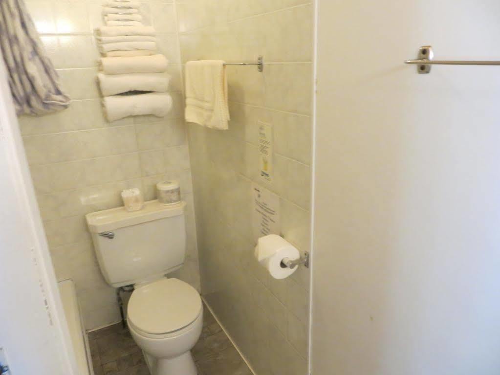 Dolphin Motel Тофино Екстериор снимка